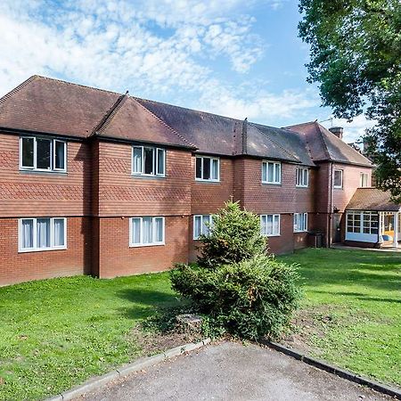 Travelodge Walton On Thames Exterior photo