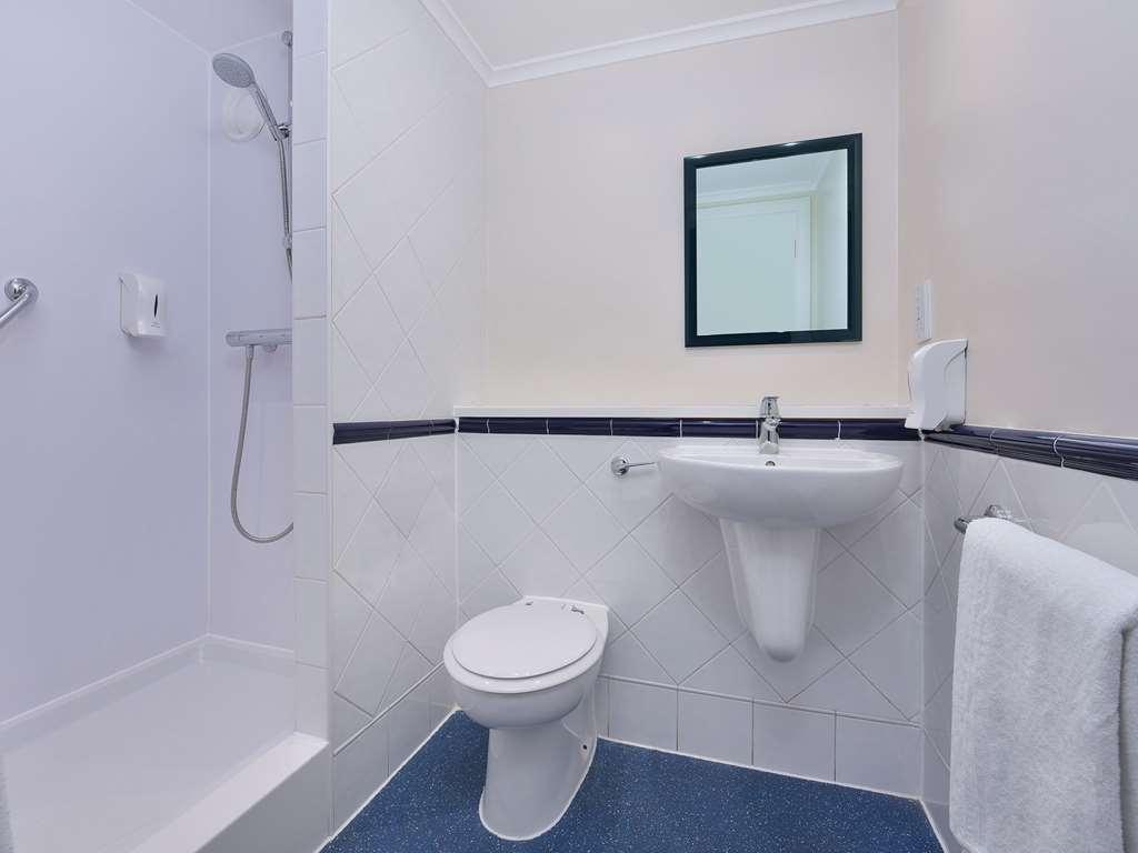 Travelodge Walton On Thames Room photo