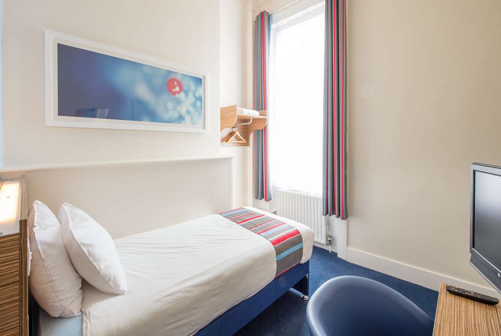 Travelodge Walton On Thames Room photo